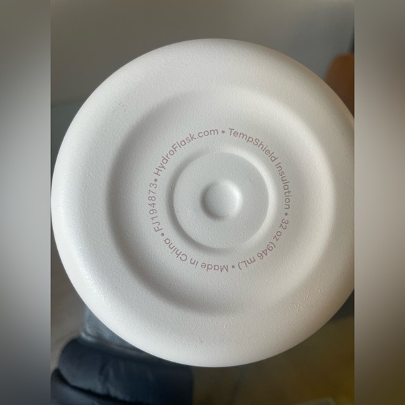 Hydro Flask Juneberry 32oz Whole Foods Limited Edition - Picture 4 of 6